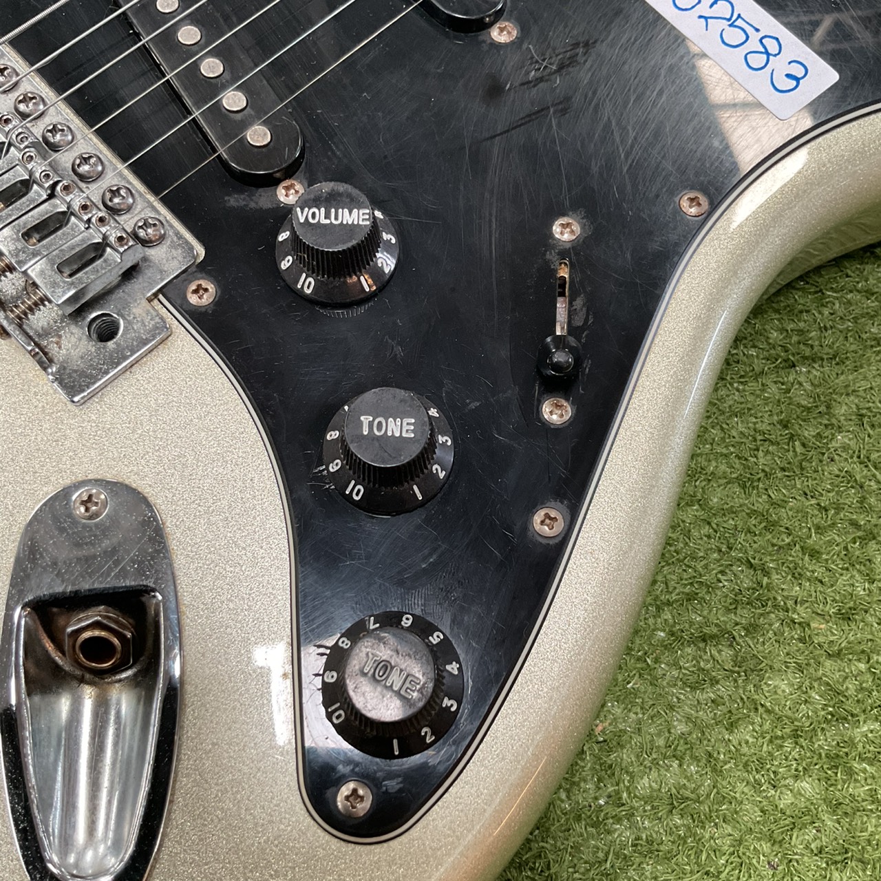 กีต้าร์ไฟฟ้า Mavis