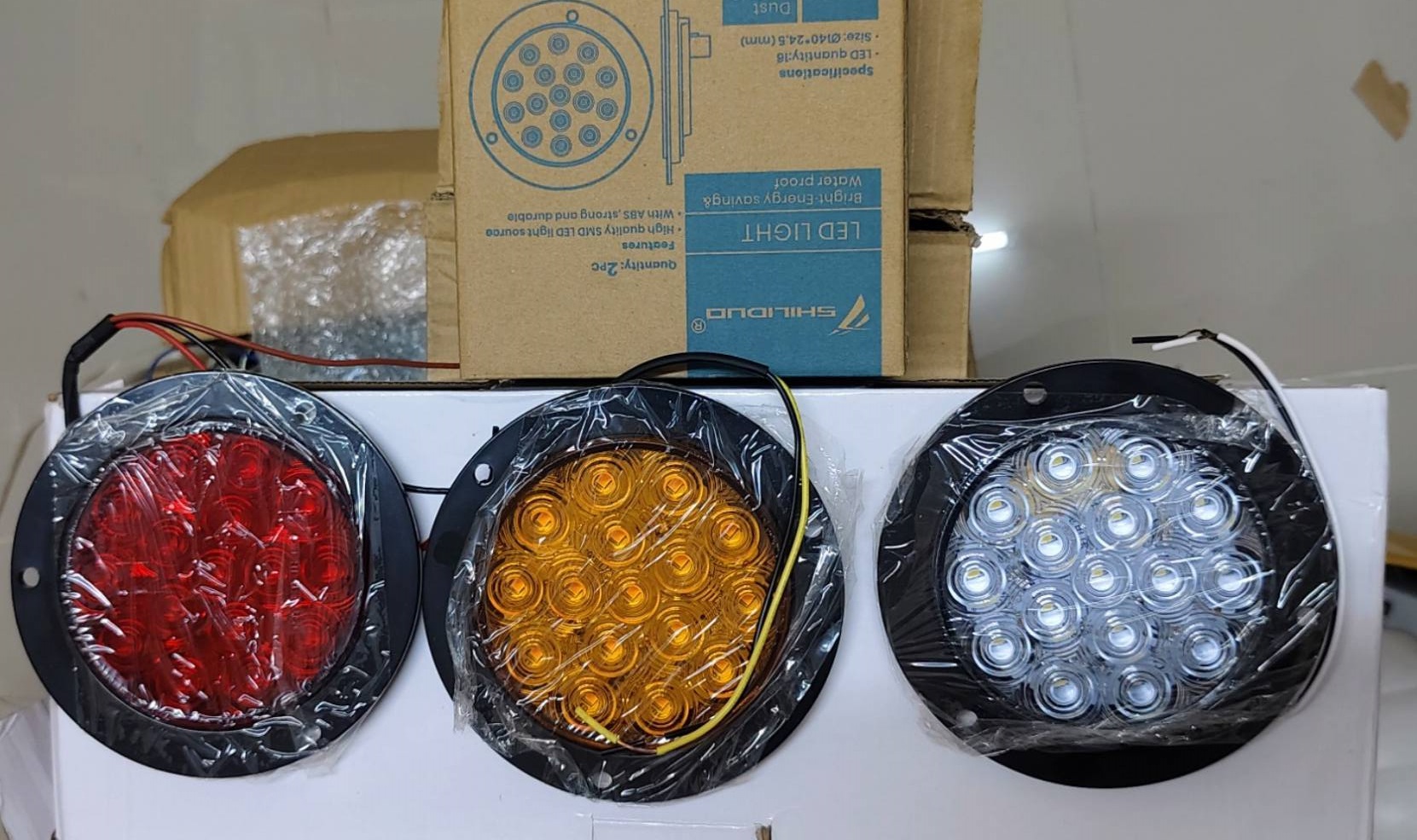 ไฟท้าย LED ขอบพลาสติก 4 นิ้ว 12V-24V อย่างดี