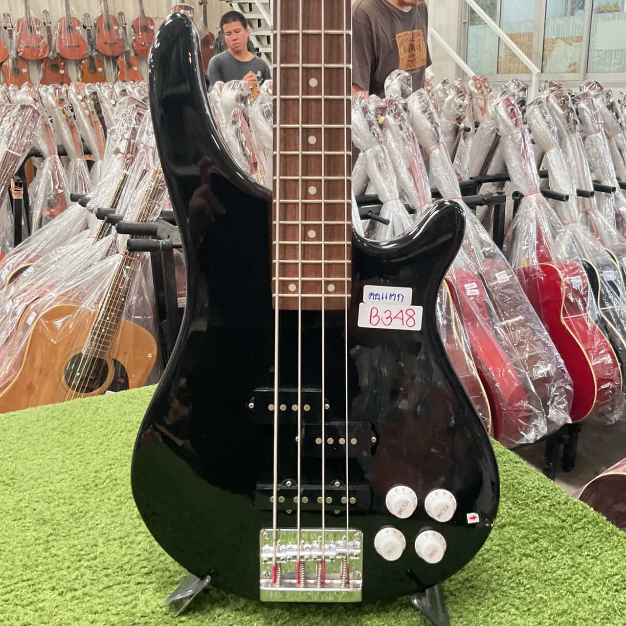 กีต้าร์เบส BUSKER'S