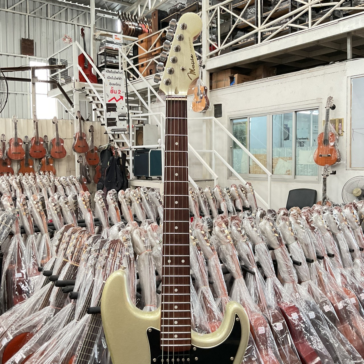 กีต้าร์ไฟฟ้า Mavis