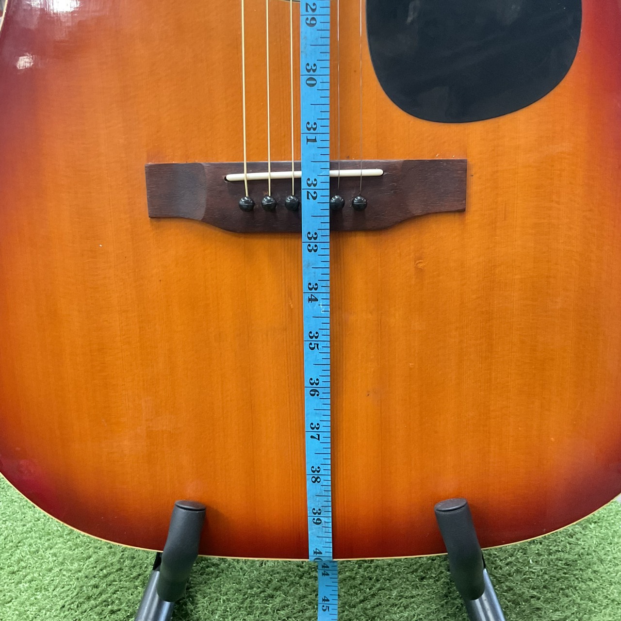 กีต้าร์โปร่ง Aria : ADW-80 VS