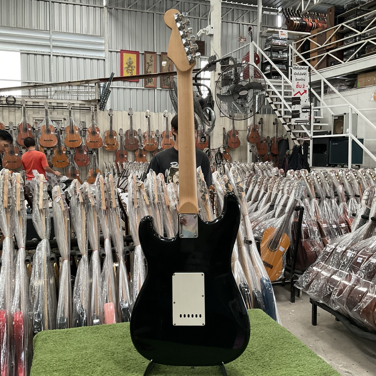 กีต้าร์ไฟฟ้า Maison