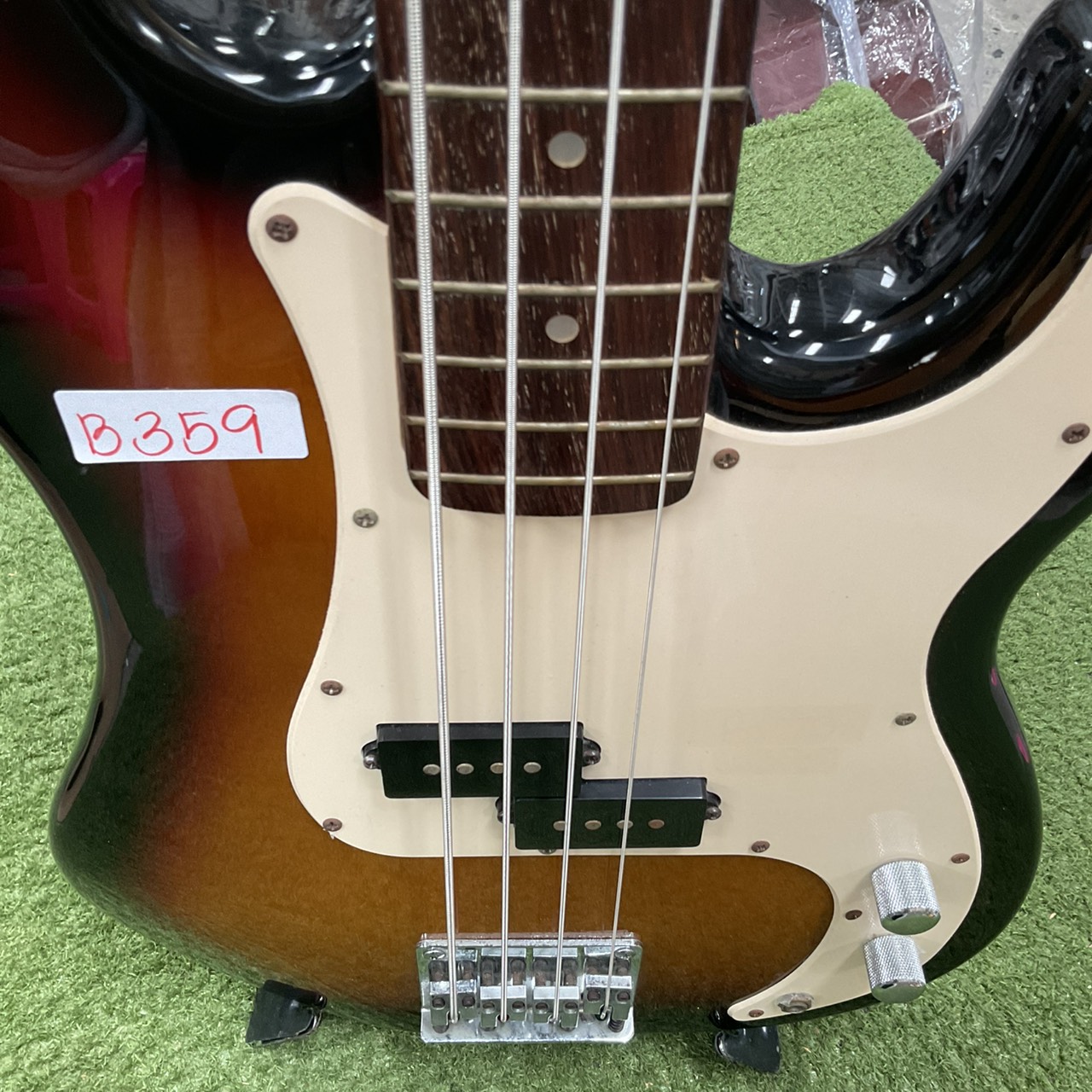 กีต้าร์เบส BROTHERS