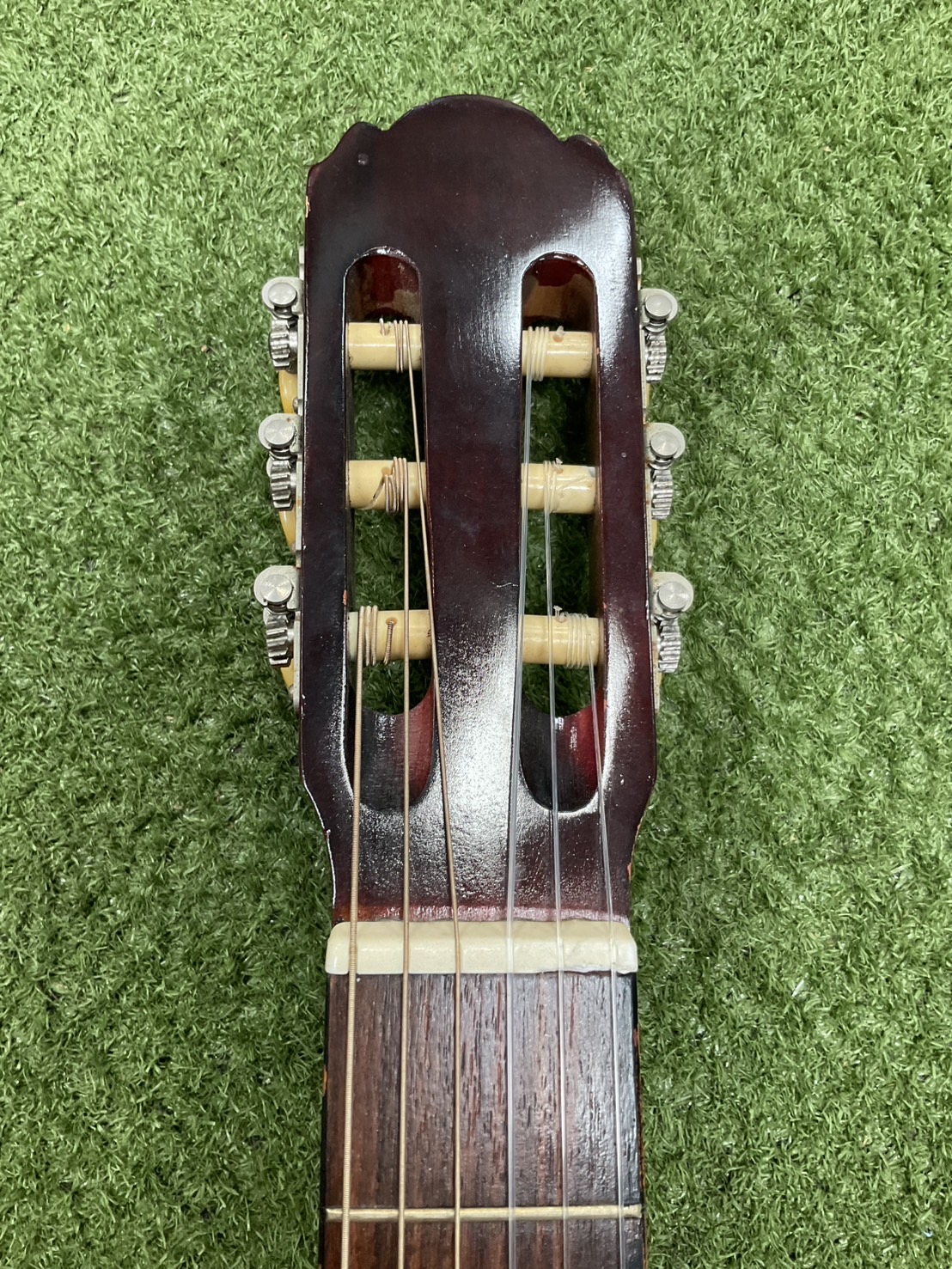 กีต้าร์คลาสสิค ยี่ห้อตามภาพ