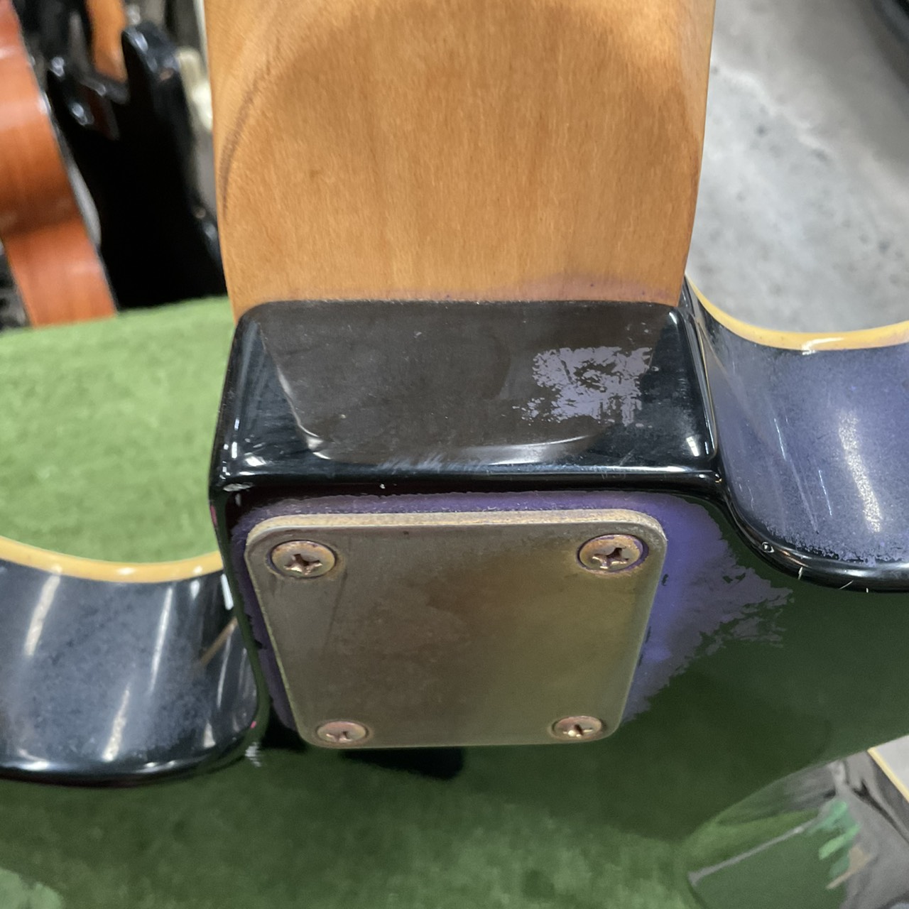 กีต้าร์เบส M