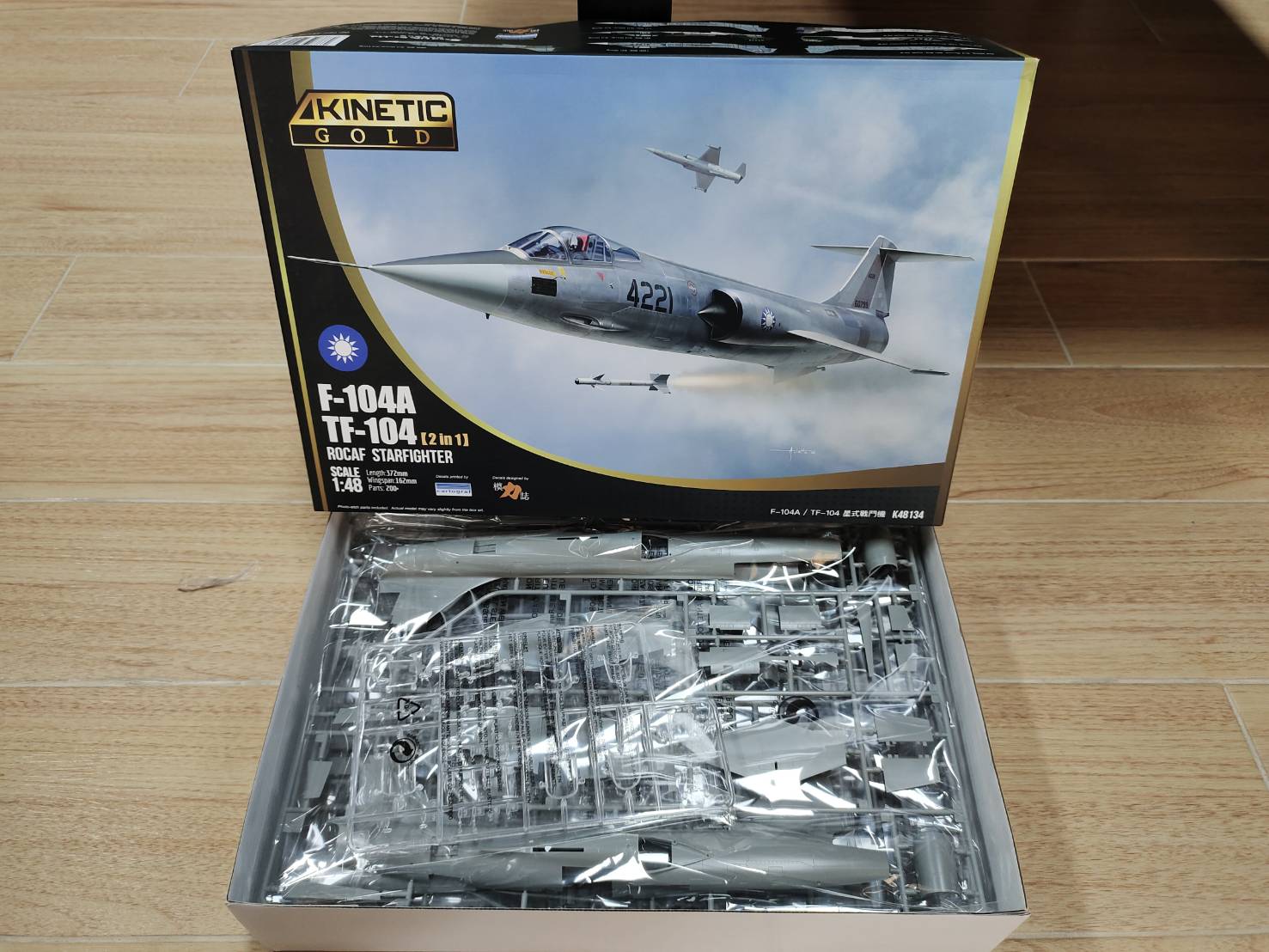 โมเดลเครื่องบินรบ Kinetic Model 1/48 KI-K48134 ROCAF F-104A/TF-104