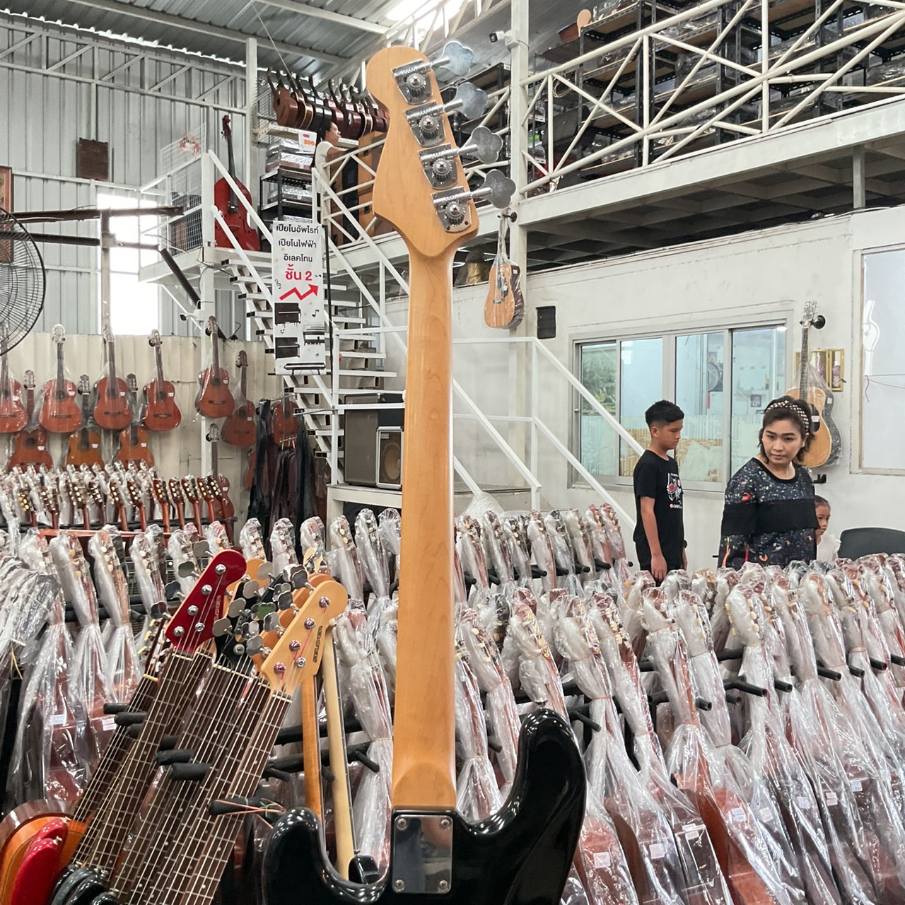 กีต้าร์เบส Maison