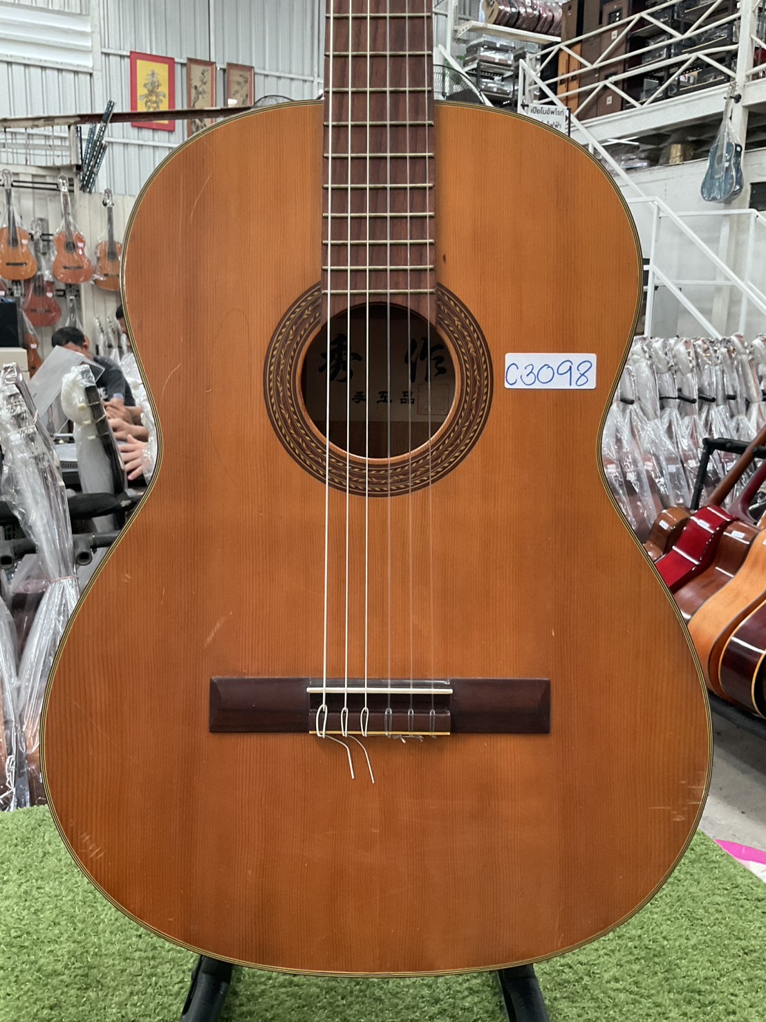 กีต้าร์คลาสสิค ยี่ห้อตามภาพ