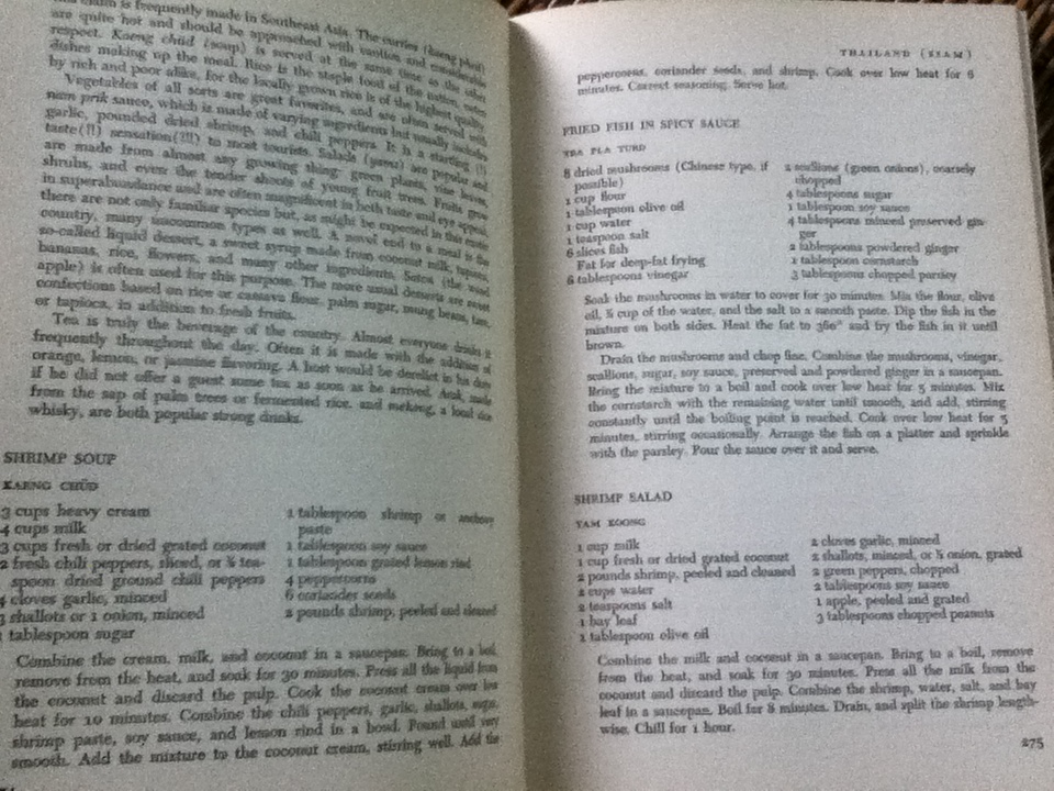 THE COMPLETE ROUND-THE-WORLD COOKBOOK/ Myra Waldo