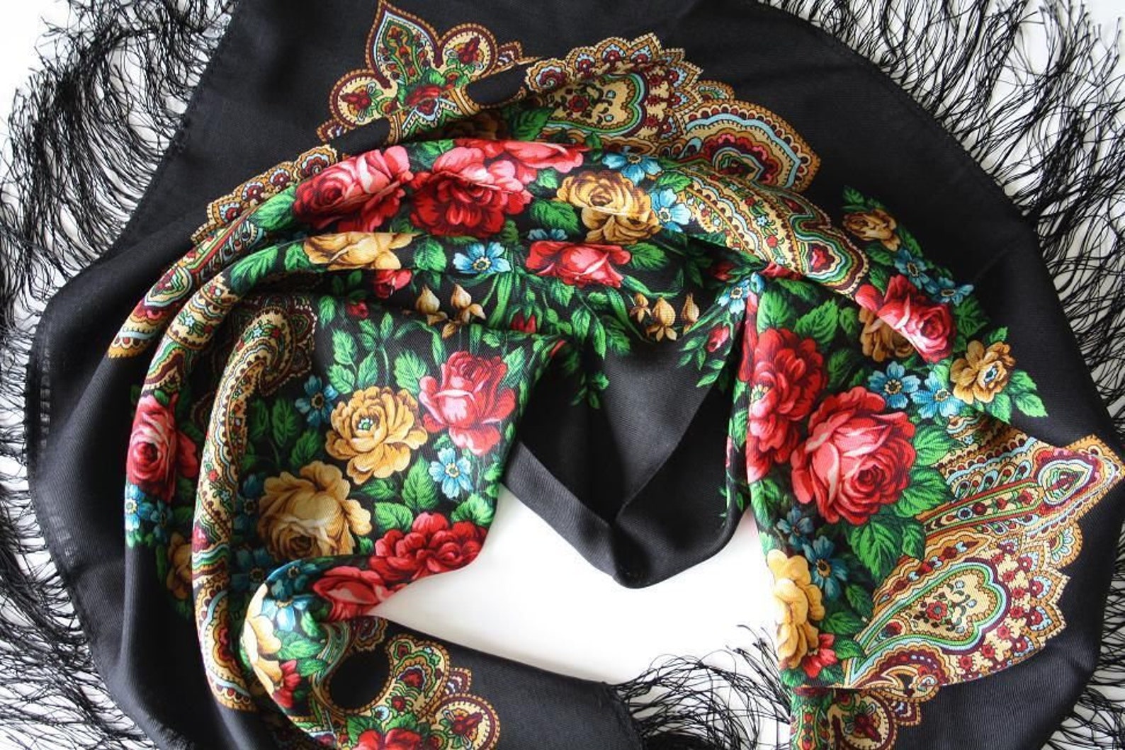 ผ้าพันคอ/คลุมไหล่ขนสัตว์รัสเซียแท้พิมพ์ลาย (100% Wool Shawls) : From Russia With Love 89 x 89 cm.