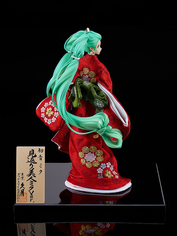 Character Vocal Series 01 Hatsune Miku Hatsune Miku: Beauty Looking Back Miku Ver. -Kyugetsu Collaboration Japanese Doll- 1/7 Complete Figure(Pre-order)(Single Shipment)