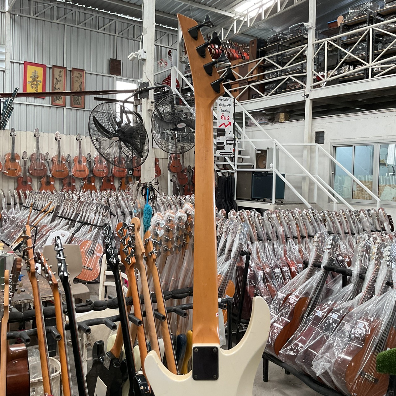 กีต้าร์เบส STRAINER : JS