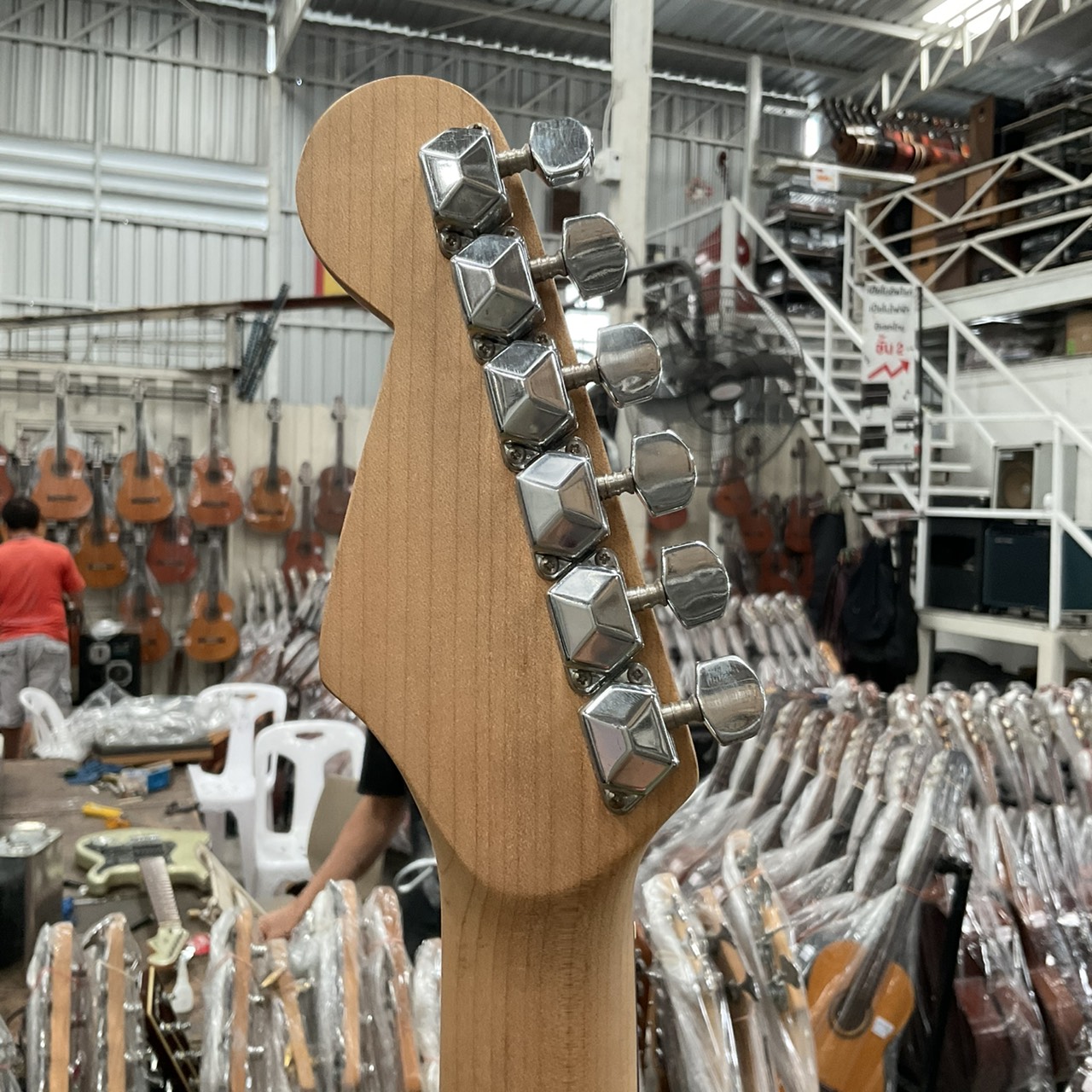 กีต้าร์ไฟฟ้า Maison