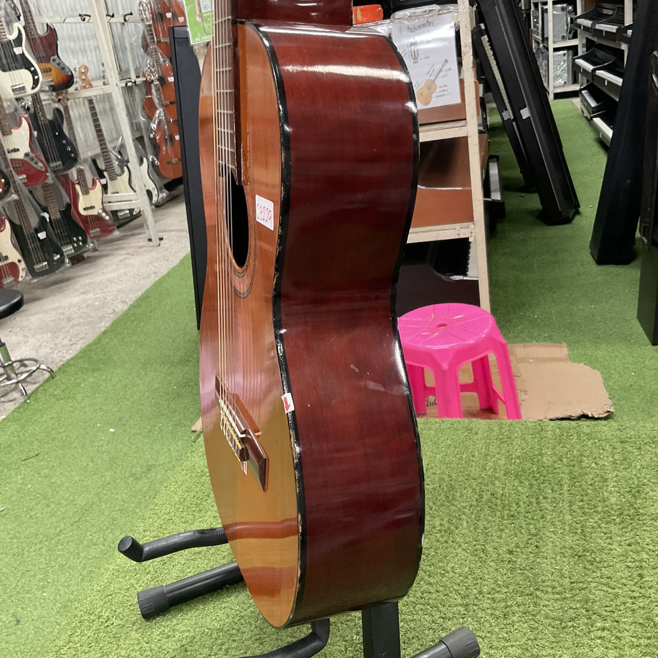 กีต้าร์คลาสสิค ISUMI : No.100