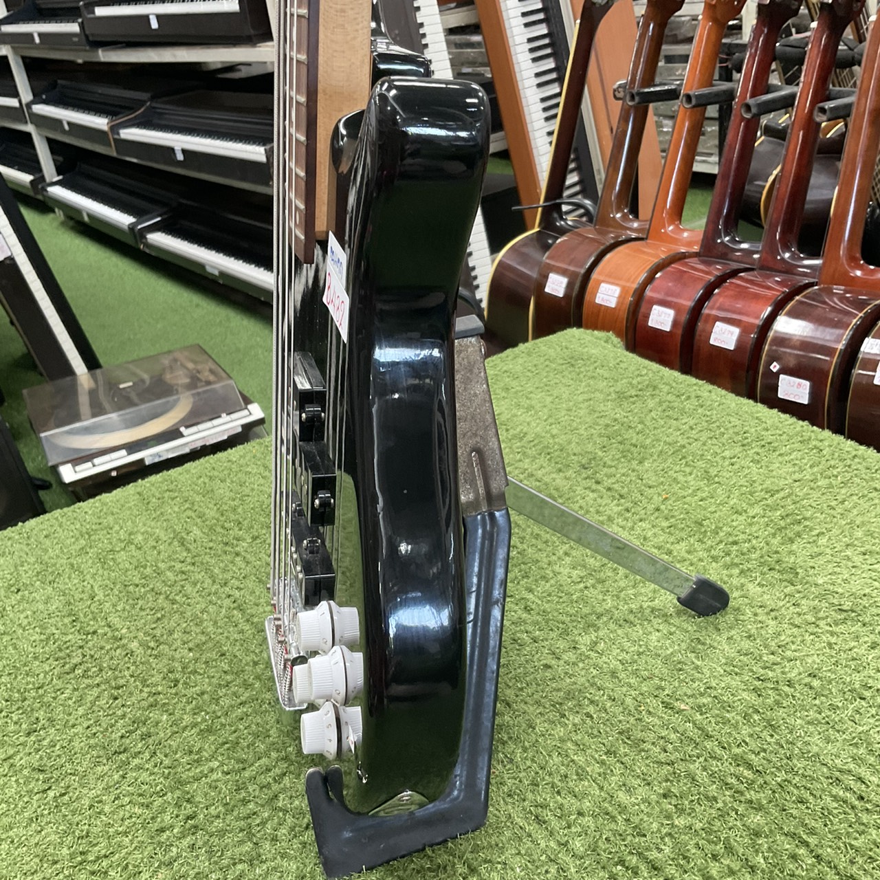 กีต้าร์เบส BUSKER'S