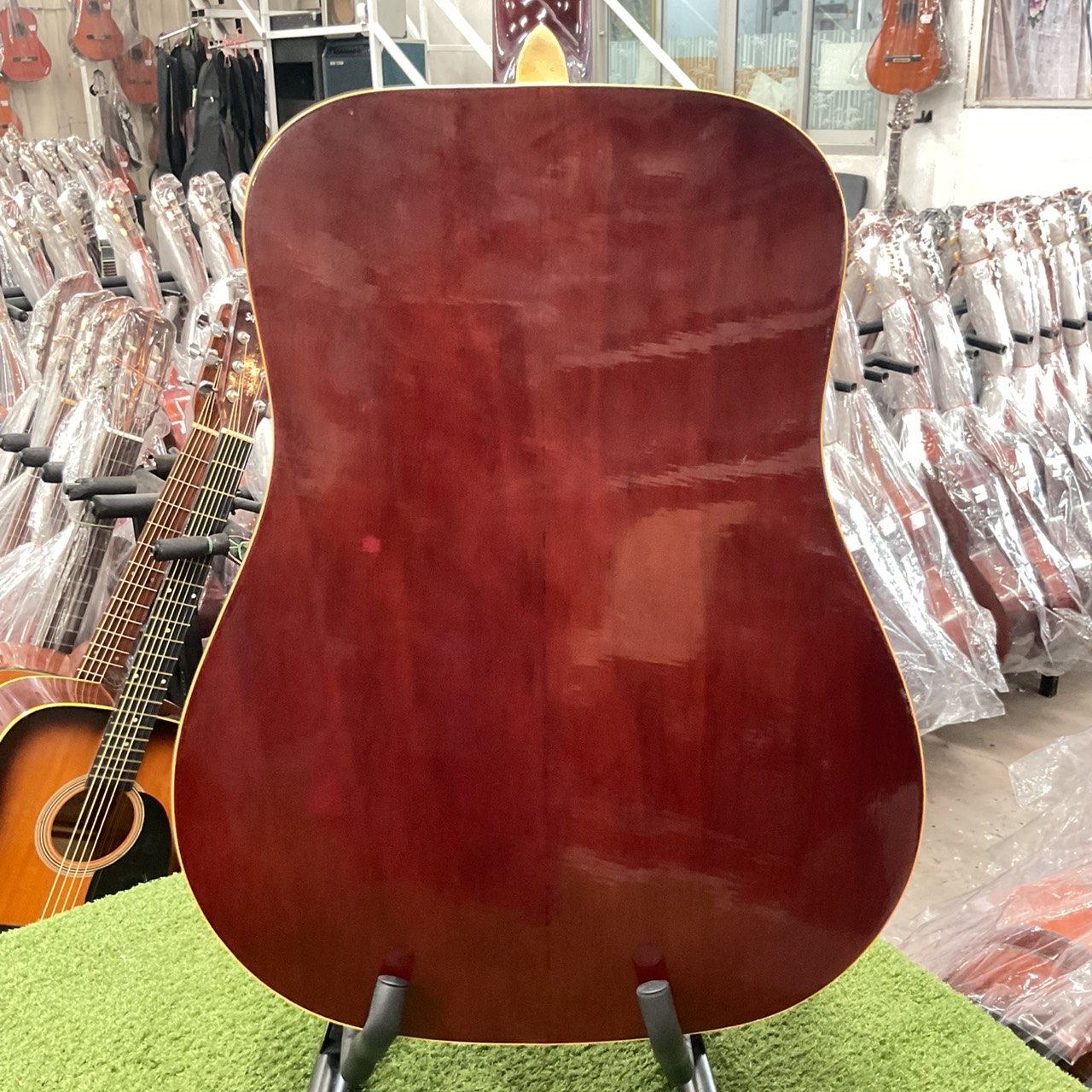 กีต้าร์โปร่ง Aria : ADW-80 VS