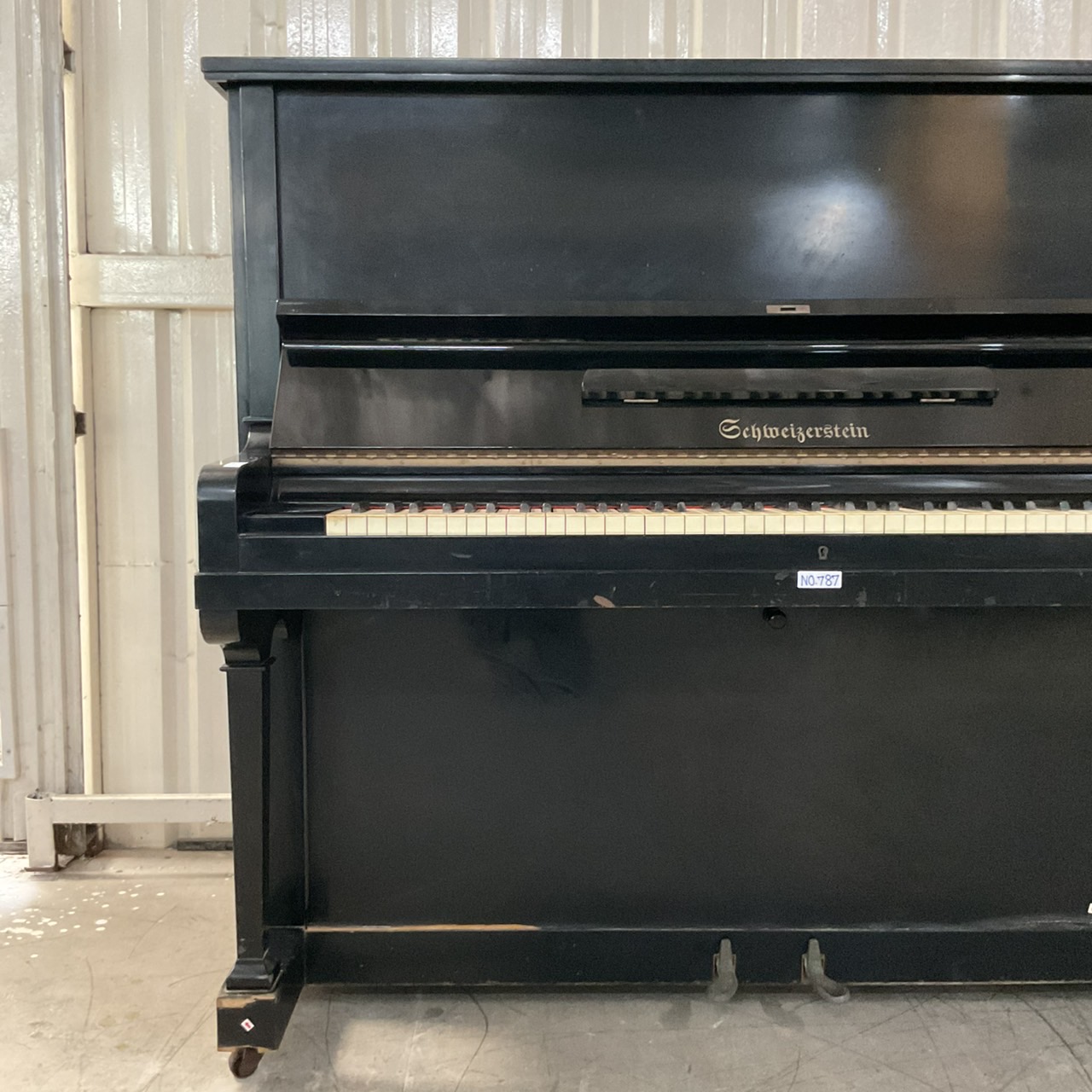 เปียโนอัพไลท์ Schweizerstein : HU-200