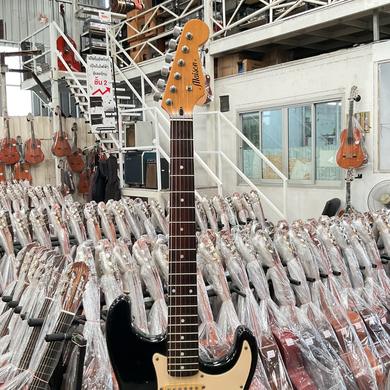 กีต้าร์ไฟฟ้า Maison