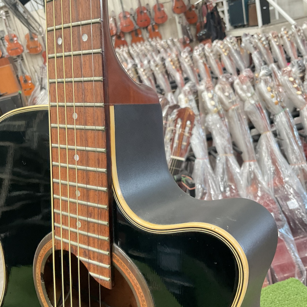 กีต้าร์โปร่งไฟฟ้า YAMAHA : APX-6S