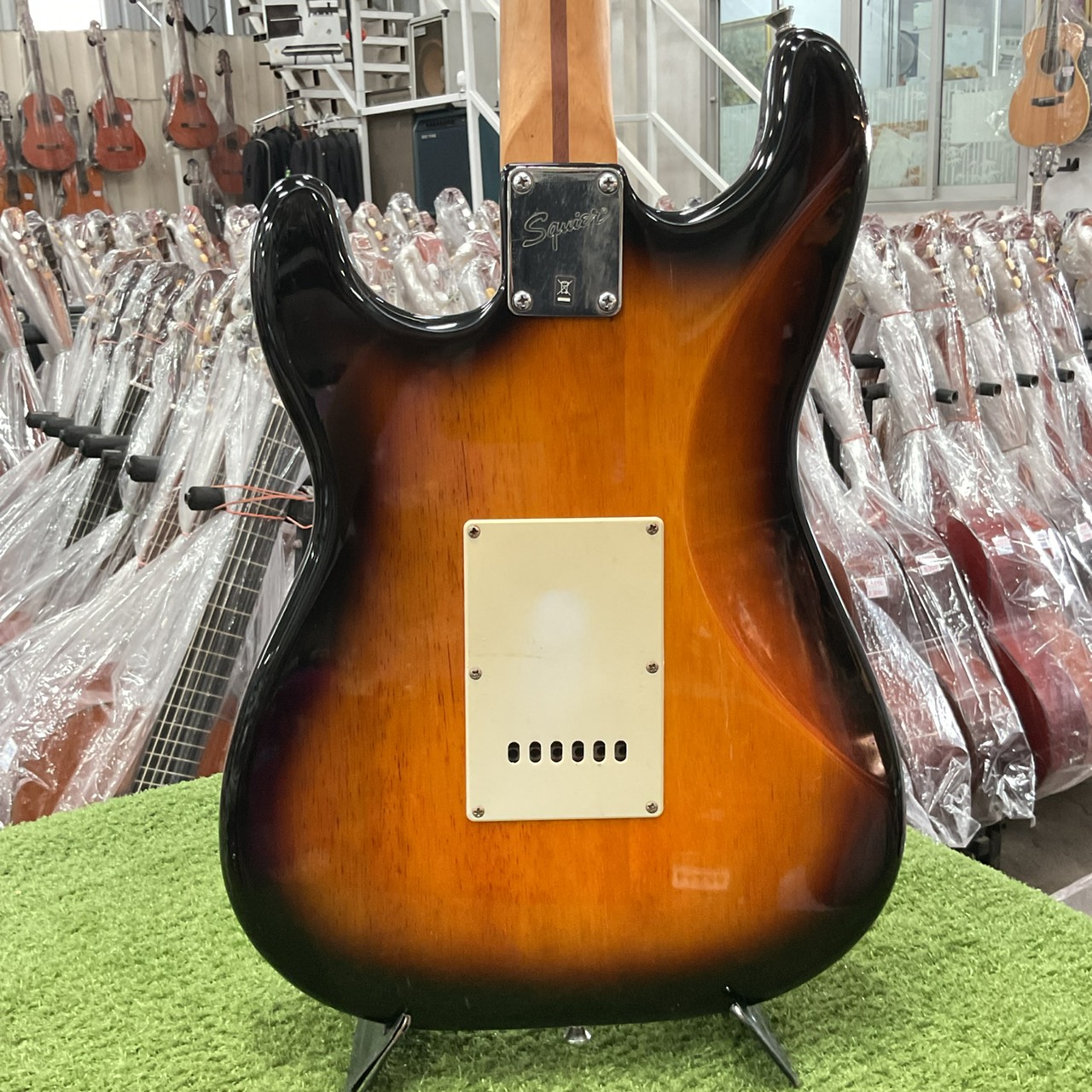 กีต้าร์ไฟฟ้า Squier by Fender