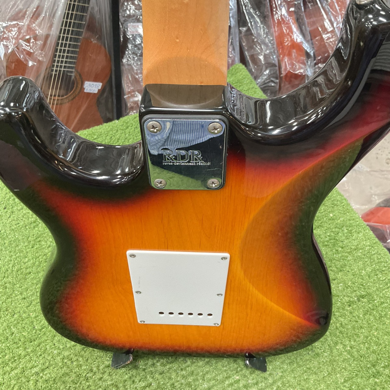 กีต้าร์ไฟฟ้า R D R