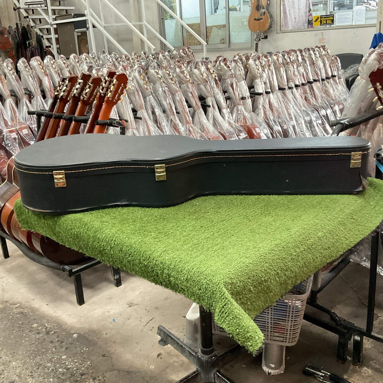 กล่องเคสกีต้าร์โปร่ง