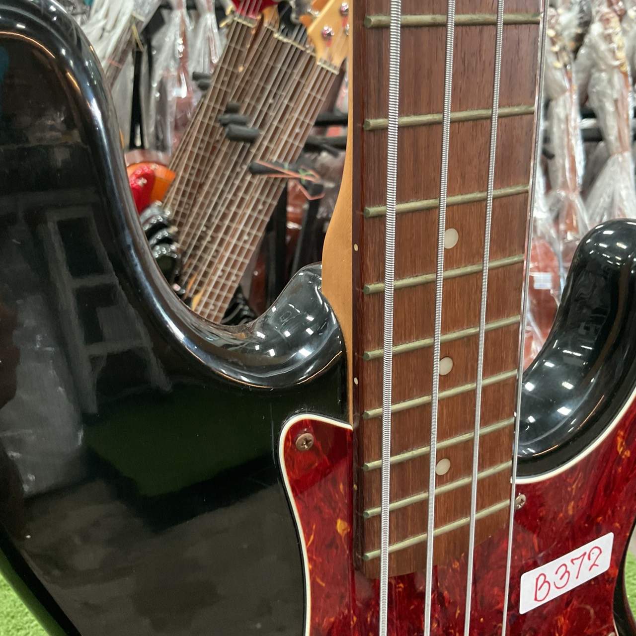 กีต้าร์เบส Maison