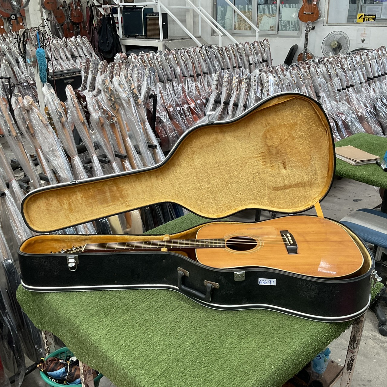 กล่องเคสกีต้าร์โปร่ง