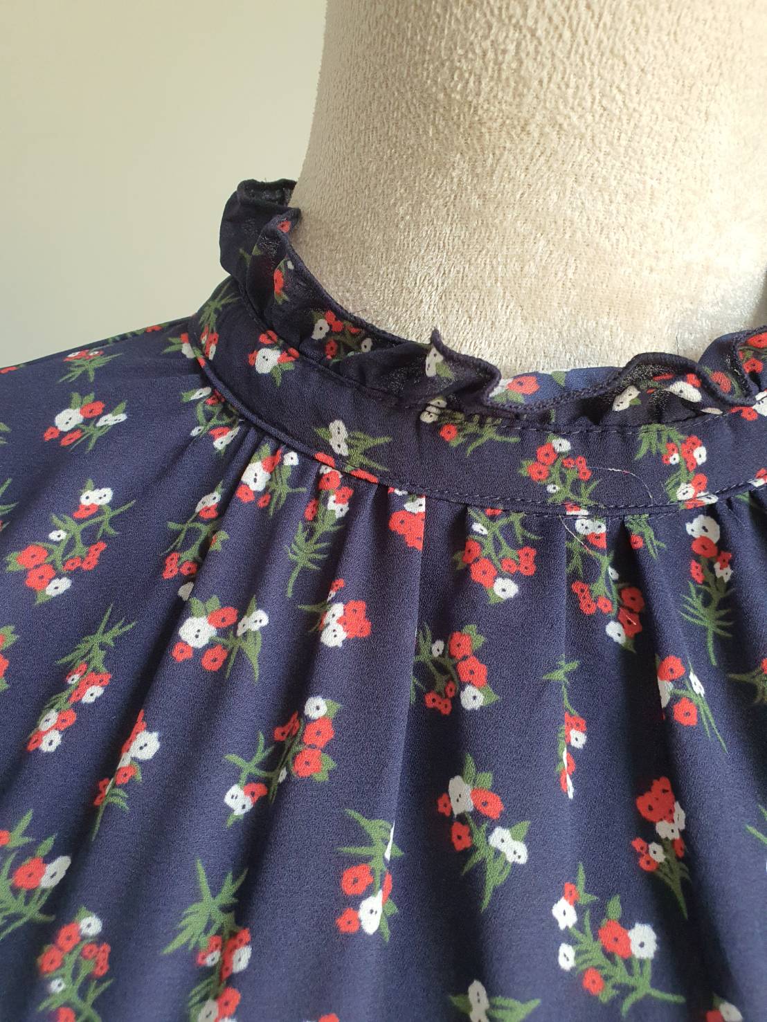 FF05344 เสื้อผ้ามือสอง ชีฟอง ลายดอกไม้ สีน้ำเงิน อก free-40นิ้ว
