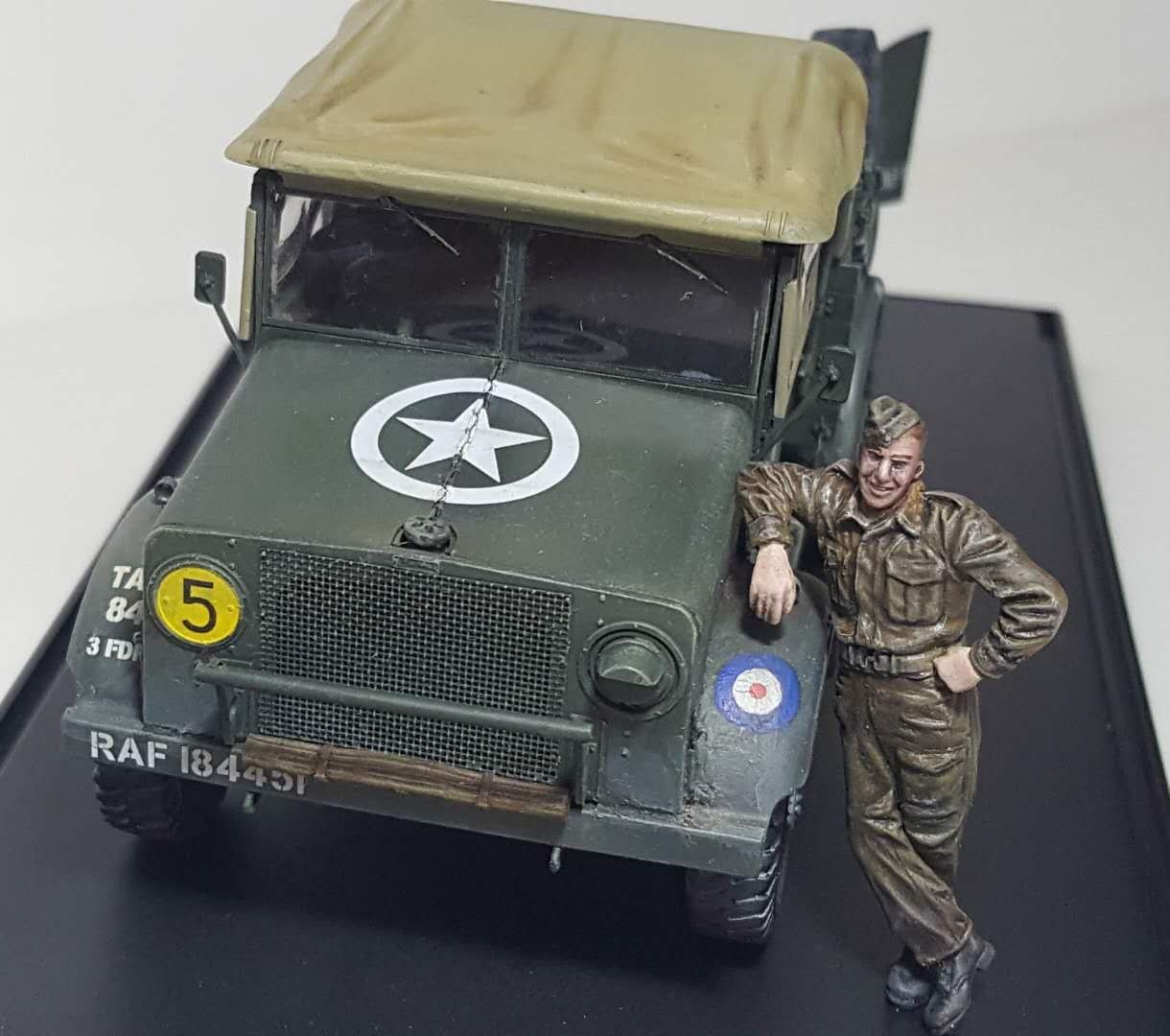 โมเดลรถทหาร ขนาด 1/35 Gecko Model 35GM0024 BEDFORD MWC 15-CWT 4X2 200 GALLON WATER BOWSER TRUCK (CLOSED CAB)