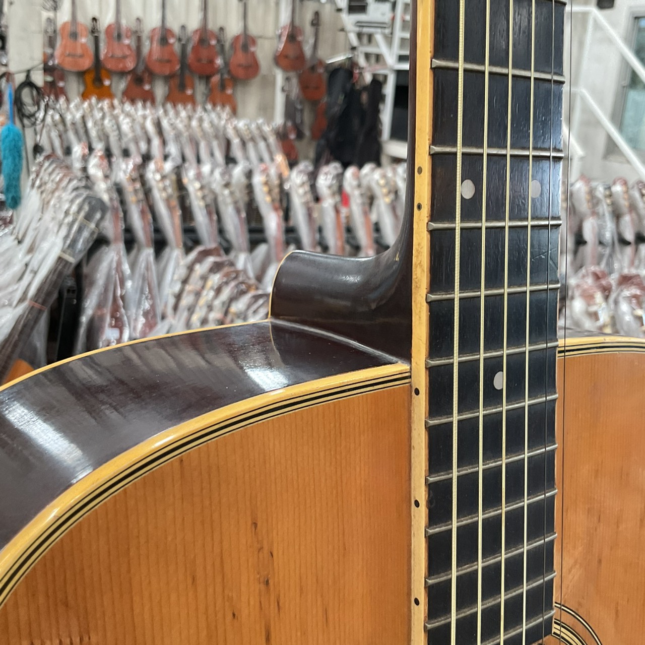 กีต้าร์โปร่ง YAMAHA : FG-201B