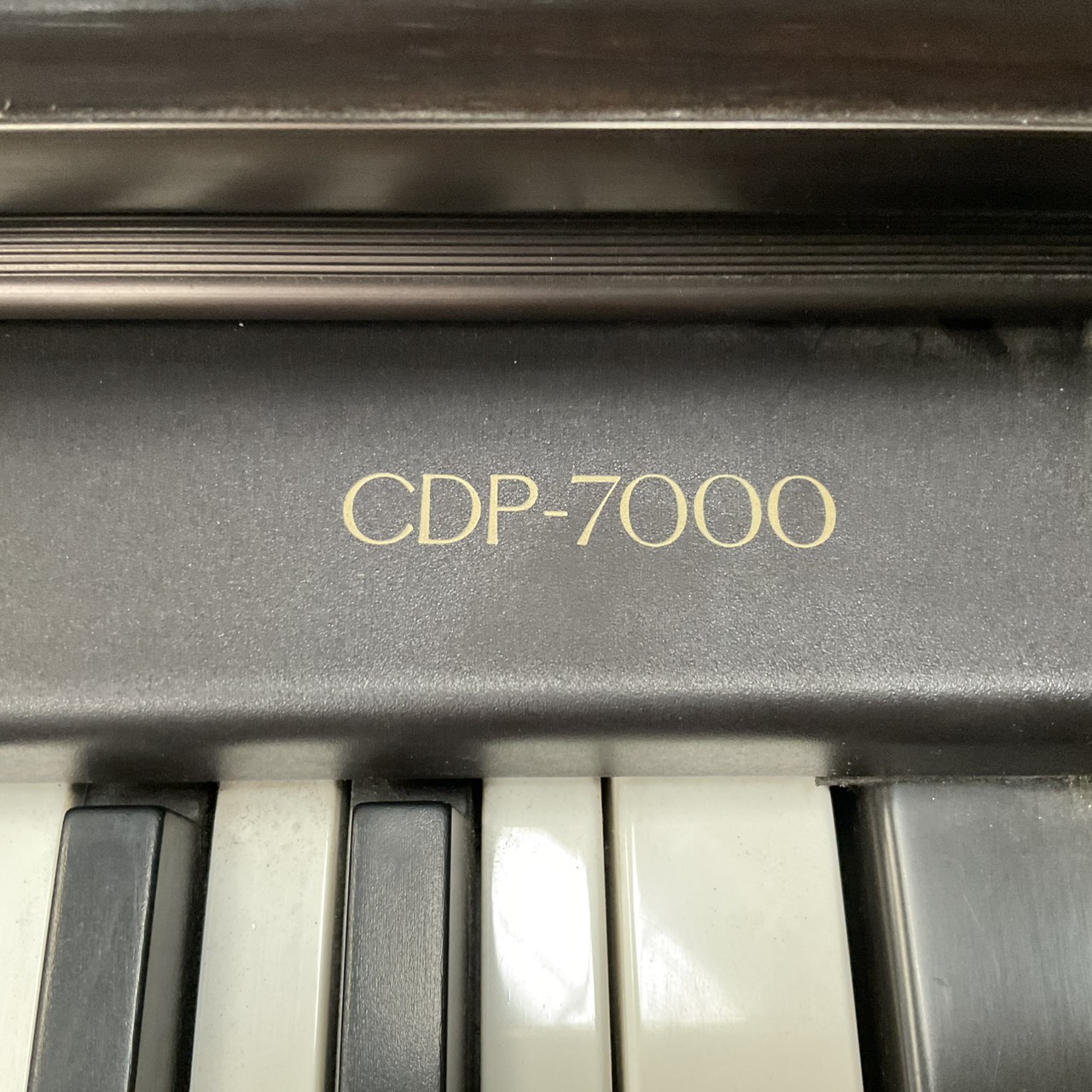 เปียโน CASIO : CDP-7000 สินค้าไม่พร้อมใช้งาน (ต้องซ่อม)