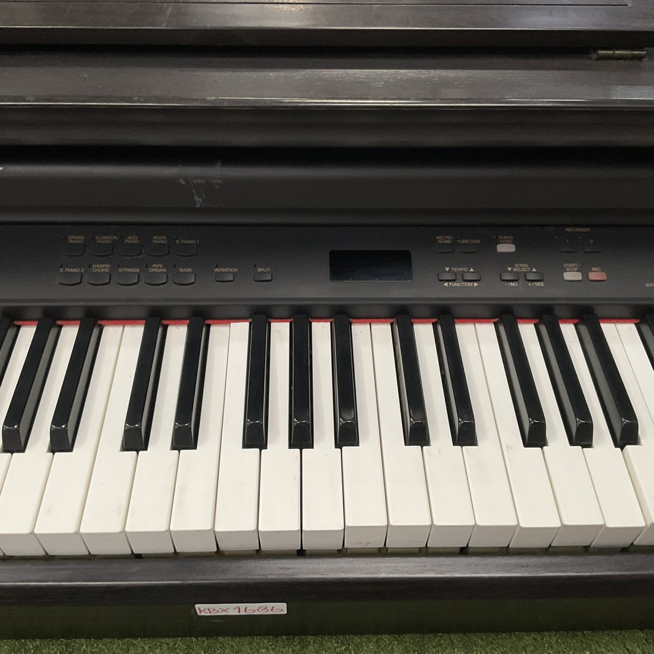 เปียโน YAMAHA : CLP-860 สินค้าไม่พร้อมใช้งาน (ต้องซ่อม)