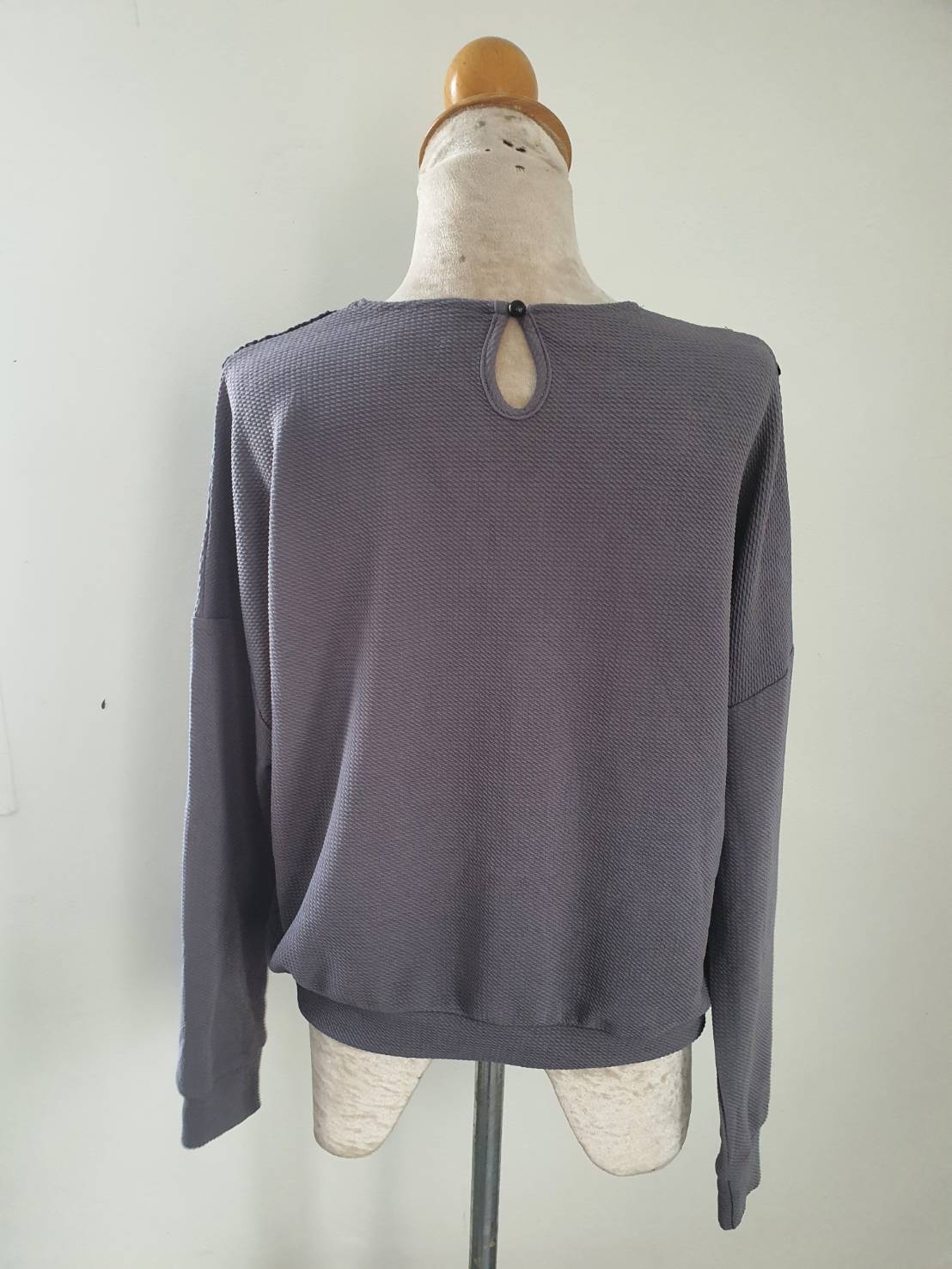 FF05602 เสื้อแฟชั่น สีเทาเข้ม แบรนด์ size m อก free