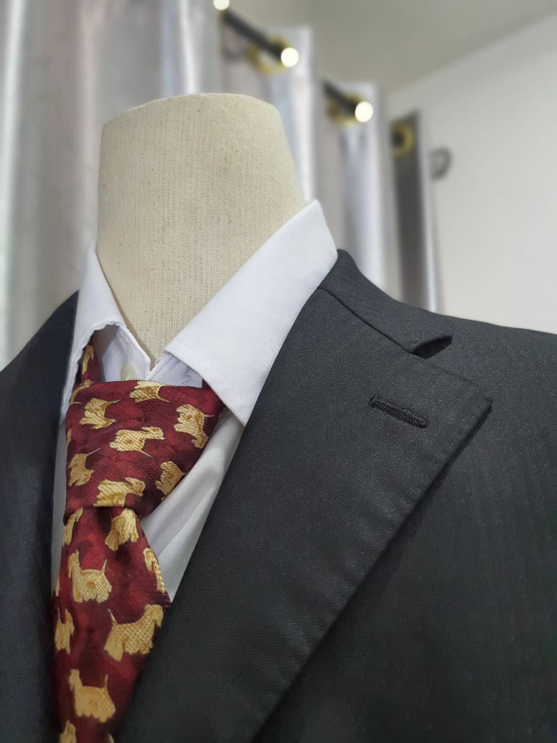 Suit0081 เสื้อสูท สีดำลาย เหลือบเงาเล็กน้อย มือสอง แบรนด์ Takashimaya อก 40 นิ้ว