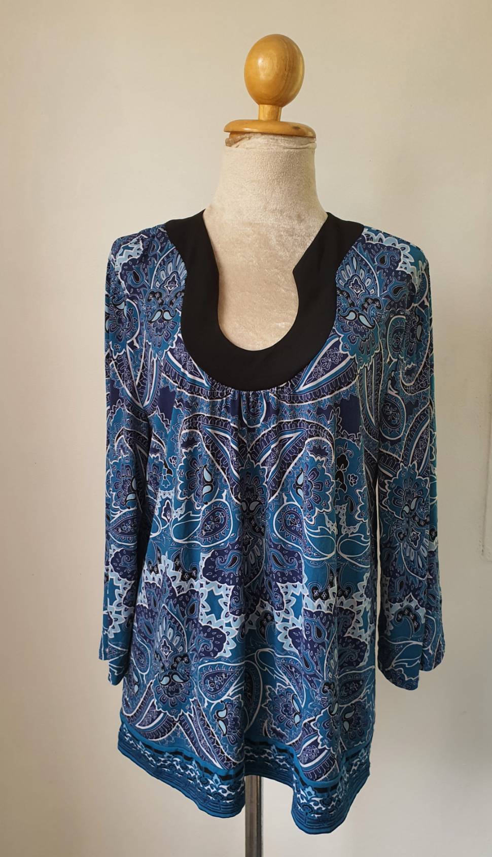 FF04413 เสื้อผ้ามือสอง ลวดลายสวย แบรนด์ APT.9 อก 40-46 นิ้ว
