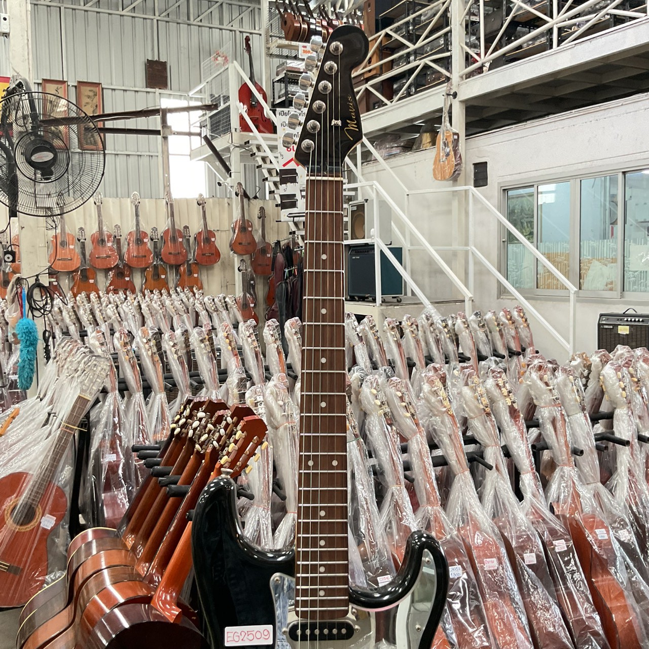 กีต้าร์ไฟฟ้า Mavis