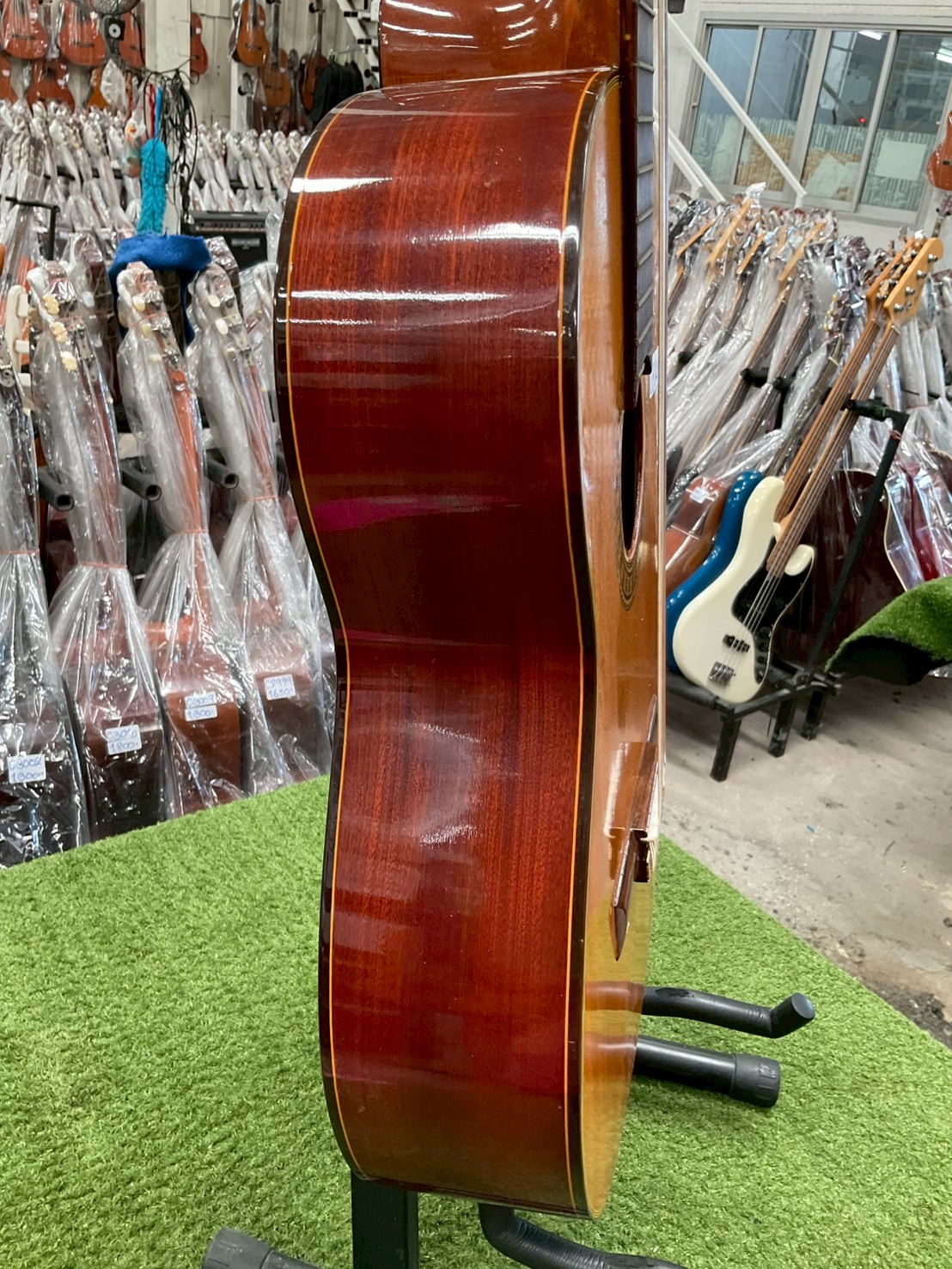 กีต้าร์คลาสสิค ยี่ห้อตามภาพ