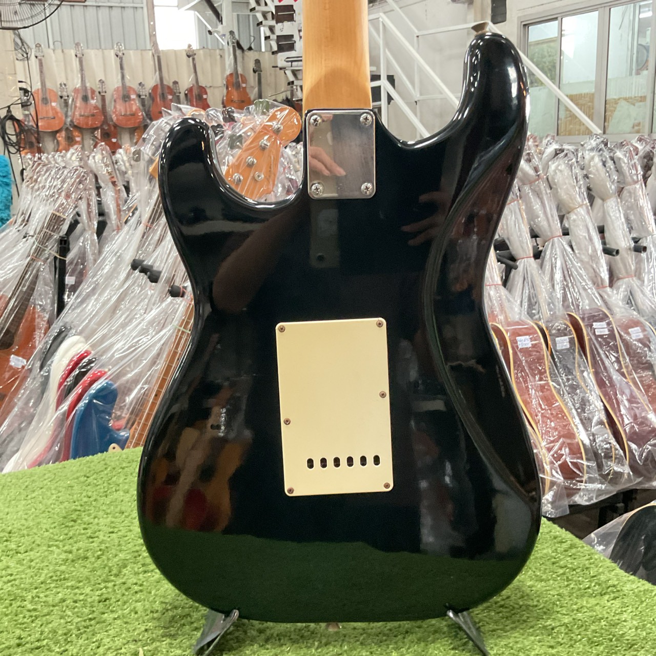 กีต้าร์ไฟฟ้า Maison