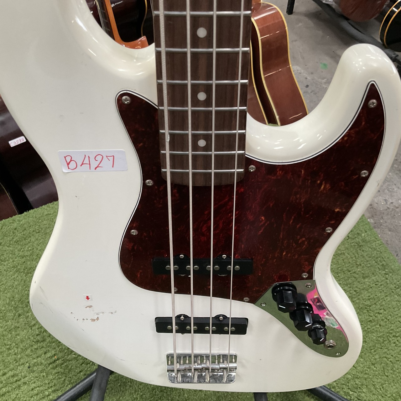 กีต้าร์เบส Mavis