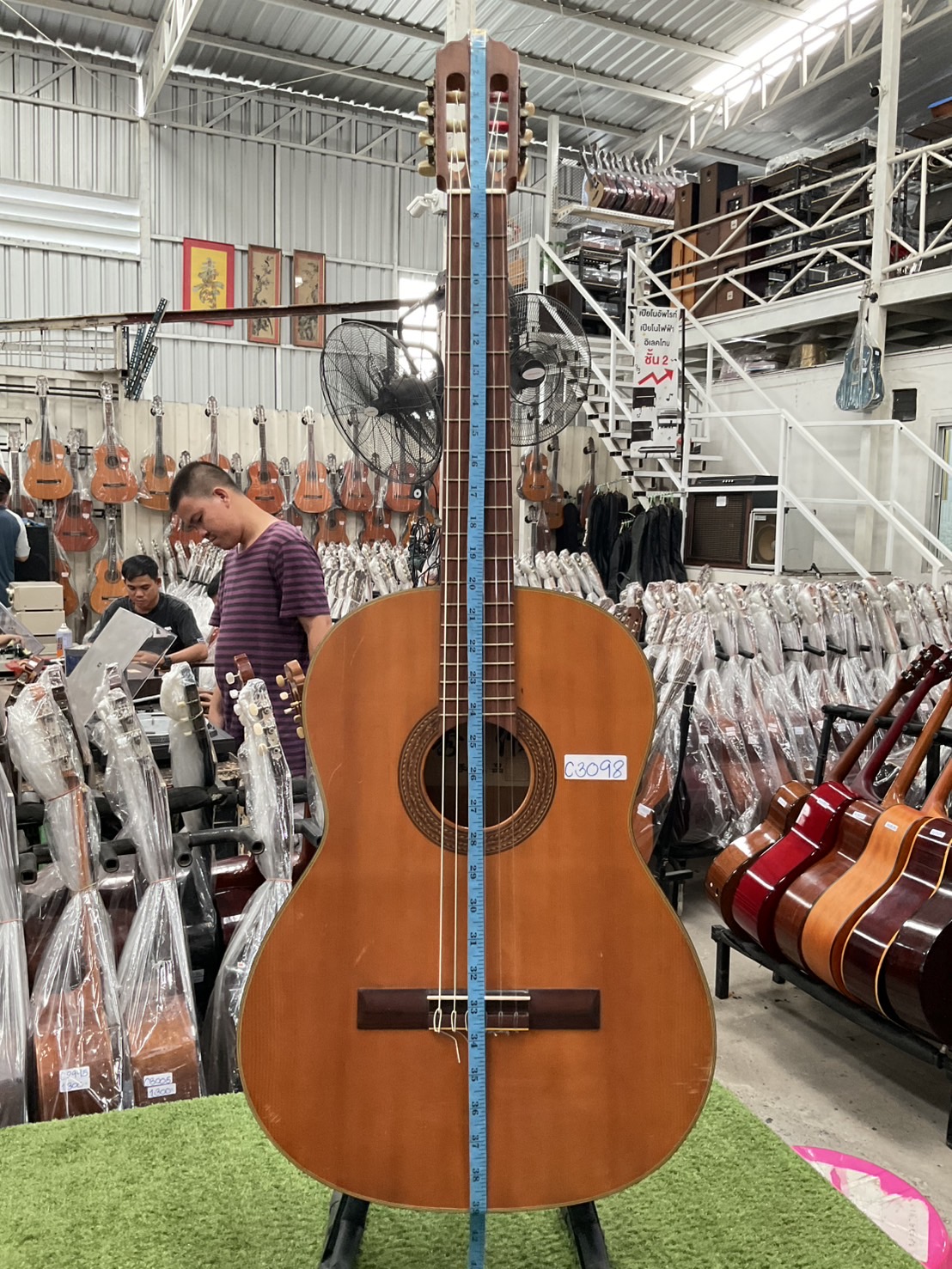 กีต้าร์คลาสสิค ยี่ห้อตามภาพ