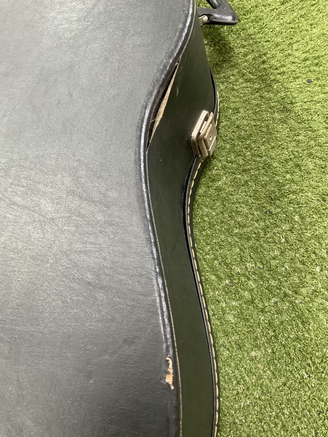 กล่องเคสกีต้าร์โปร่ง