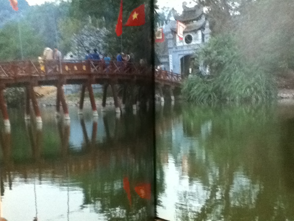 VIETNAM: The Ascending Dragon/ Allen W. Hopkins, John Hoskin