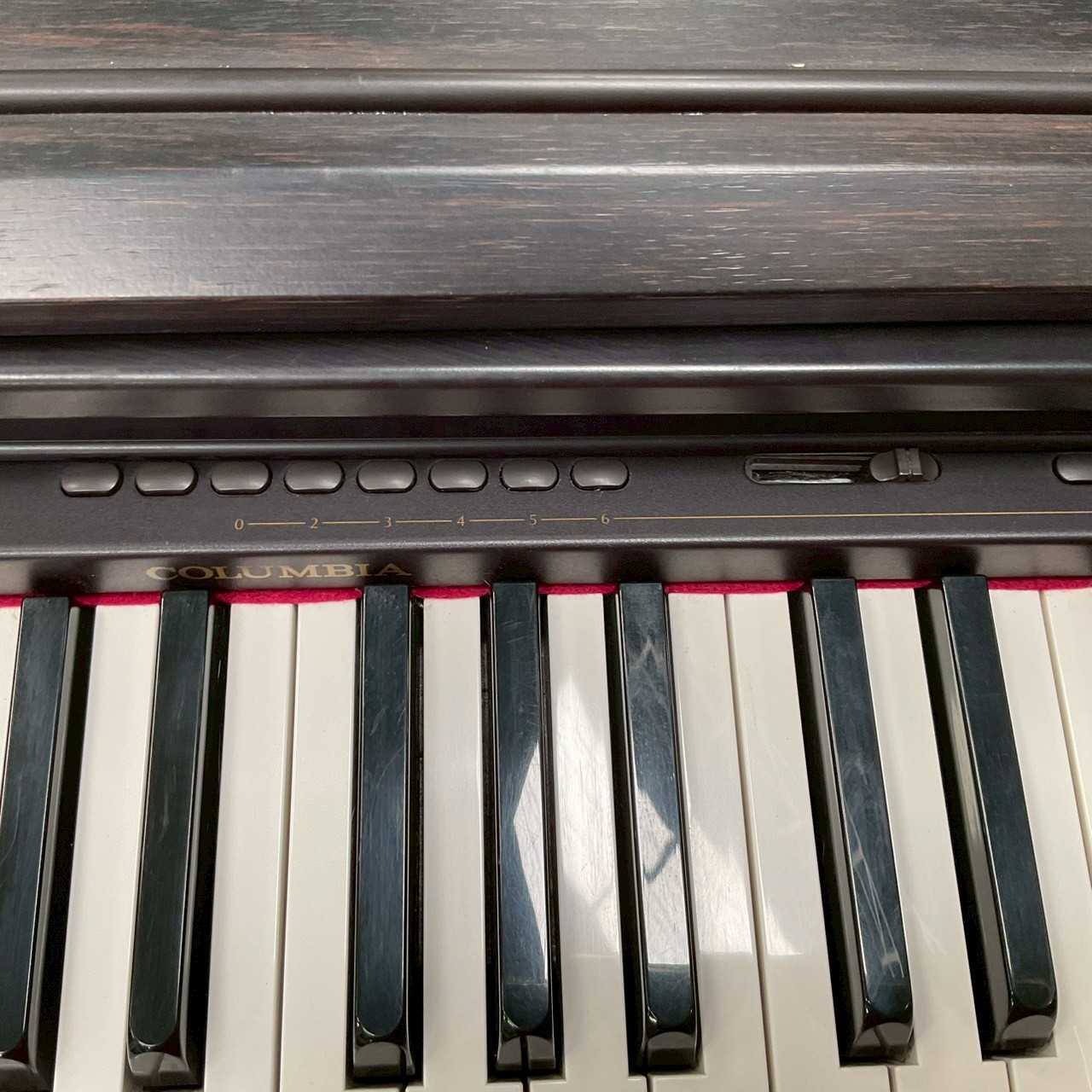 เปียโน COLUMBIA : EP-345 สินค้าไม่พร้อมใช้งาน (ต้องซ่อม)