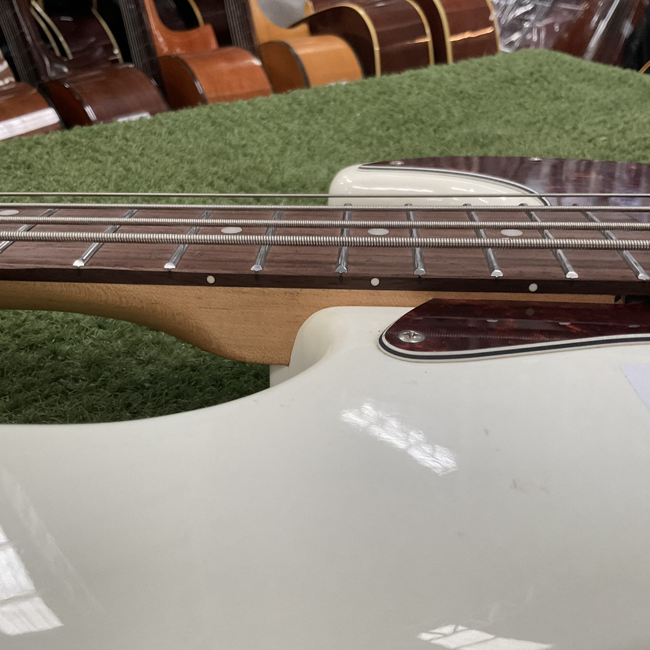 กีต้าร์เบส Mavis