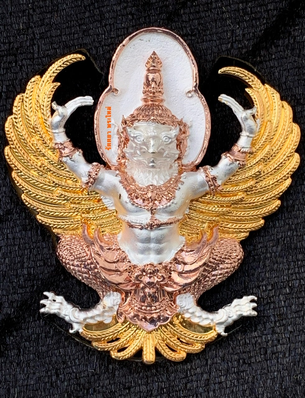 พญาครุฑ รุ่นมหาอำนาจ โชคลาภ บารมี หลวงพ่อทอง วัดบ้านไร่ จ.นครราชสีมา เนื้อสัมฤทธิ์ ชุบสามกษัตริย์ จิวเวอรี่