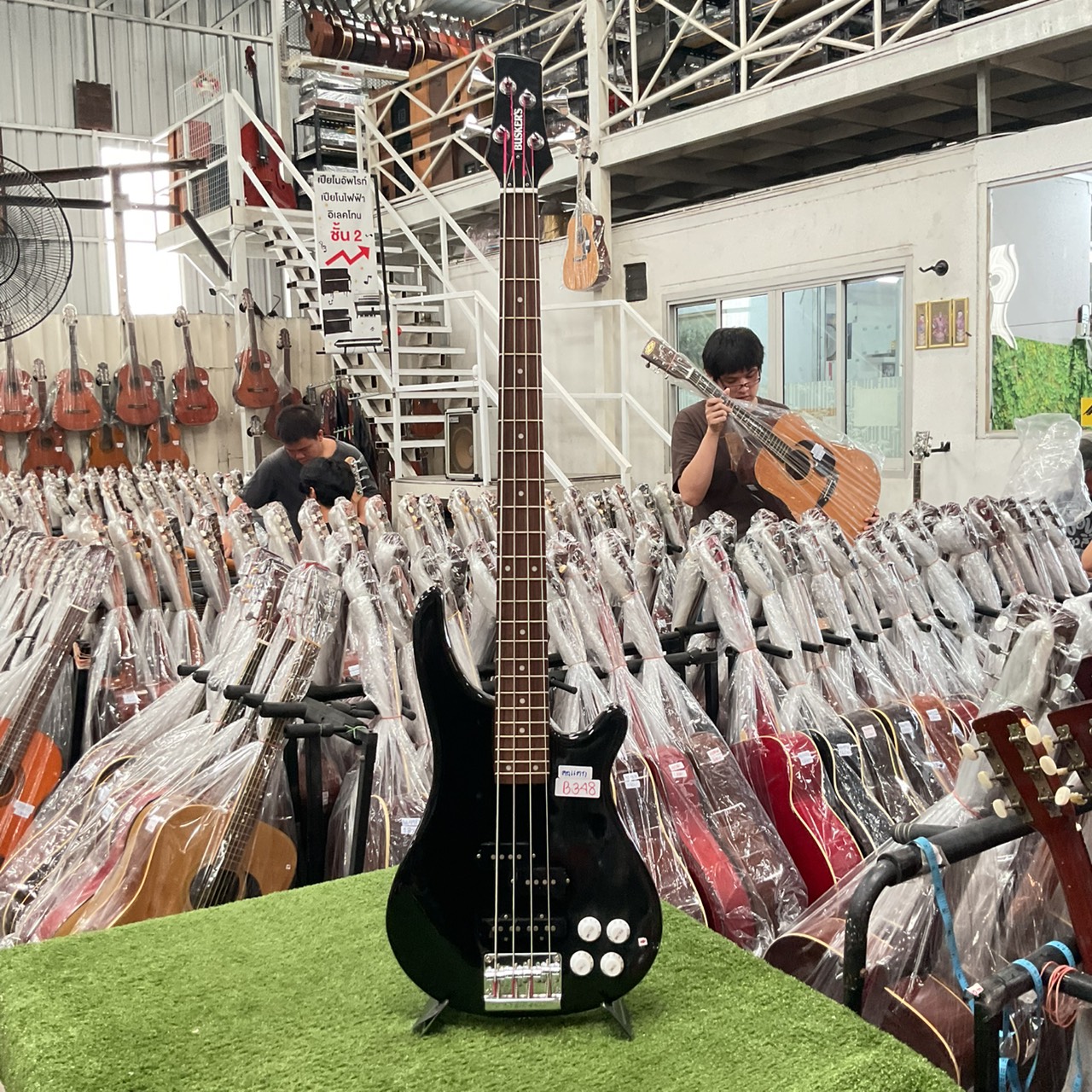 กีต้าร์เบส BUSKER'S