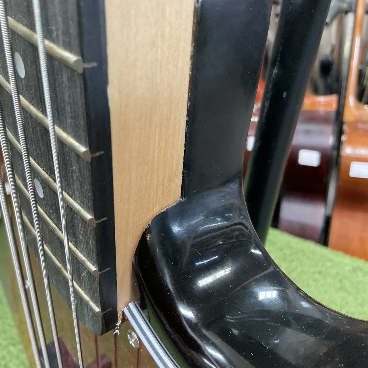 กีต้าร์เบส Gion