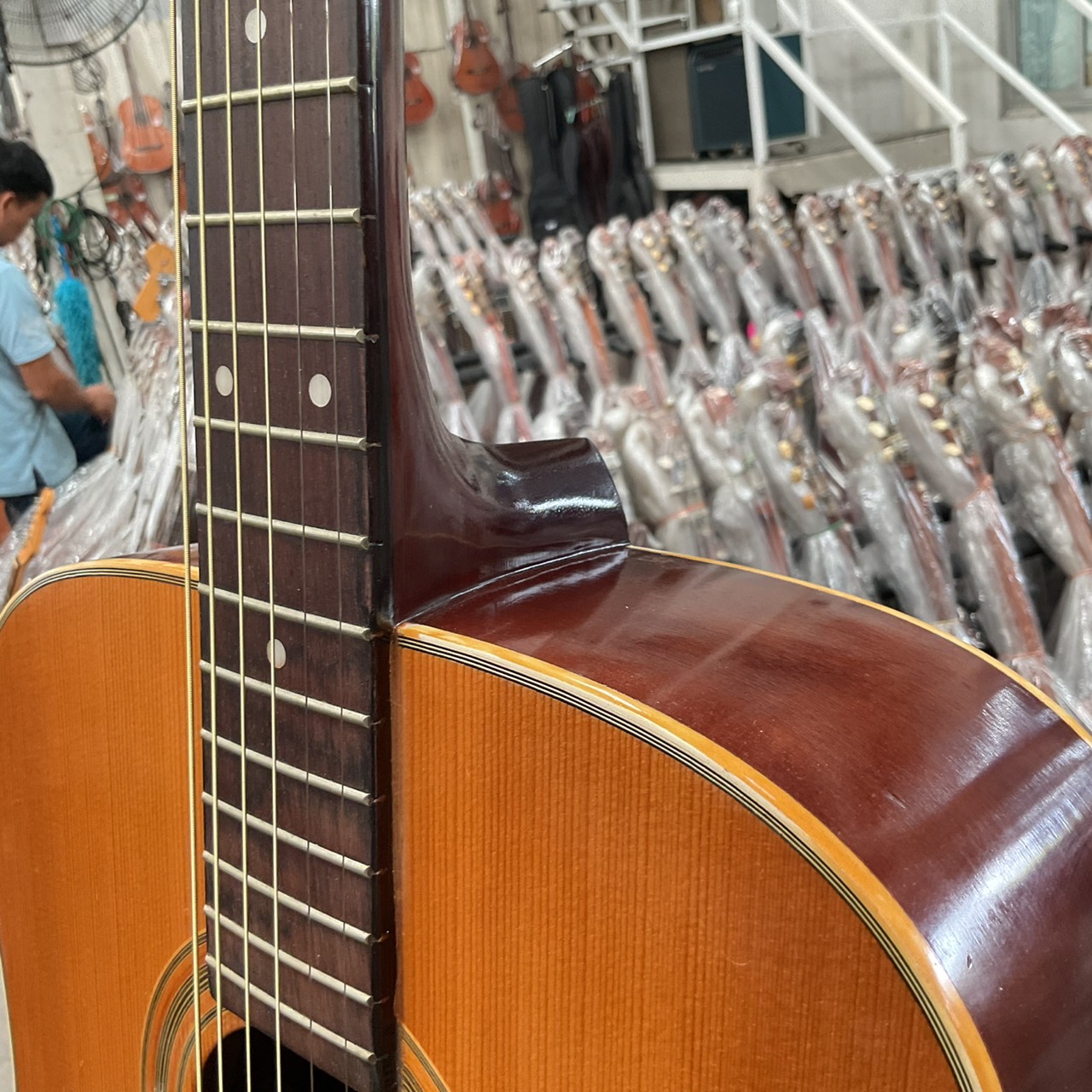 กีต้าร์โปร่ง Phenix : W130