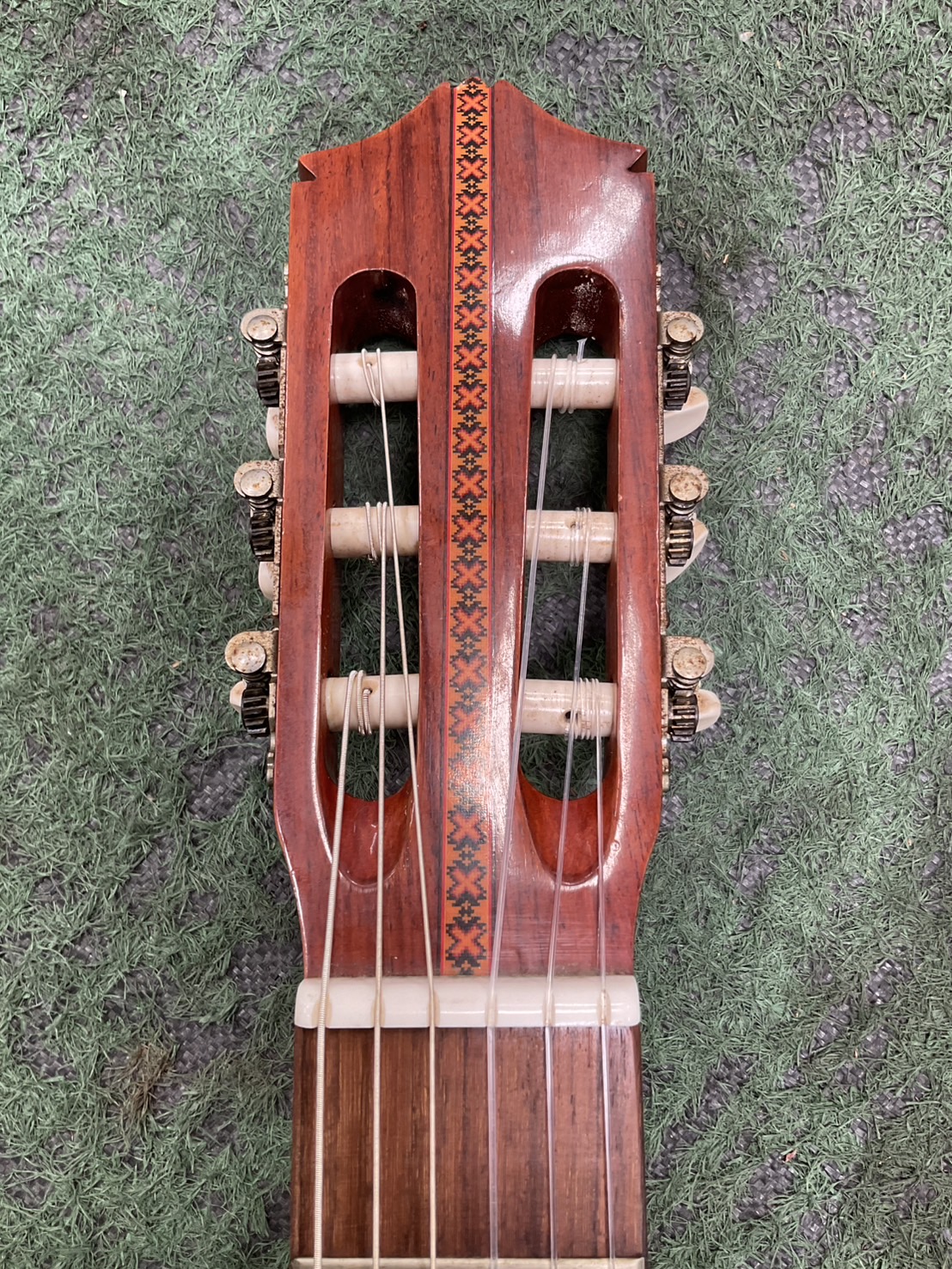 กีต้าร์คลาสสิค ยี่ห้อตามภาพ